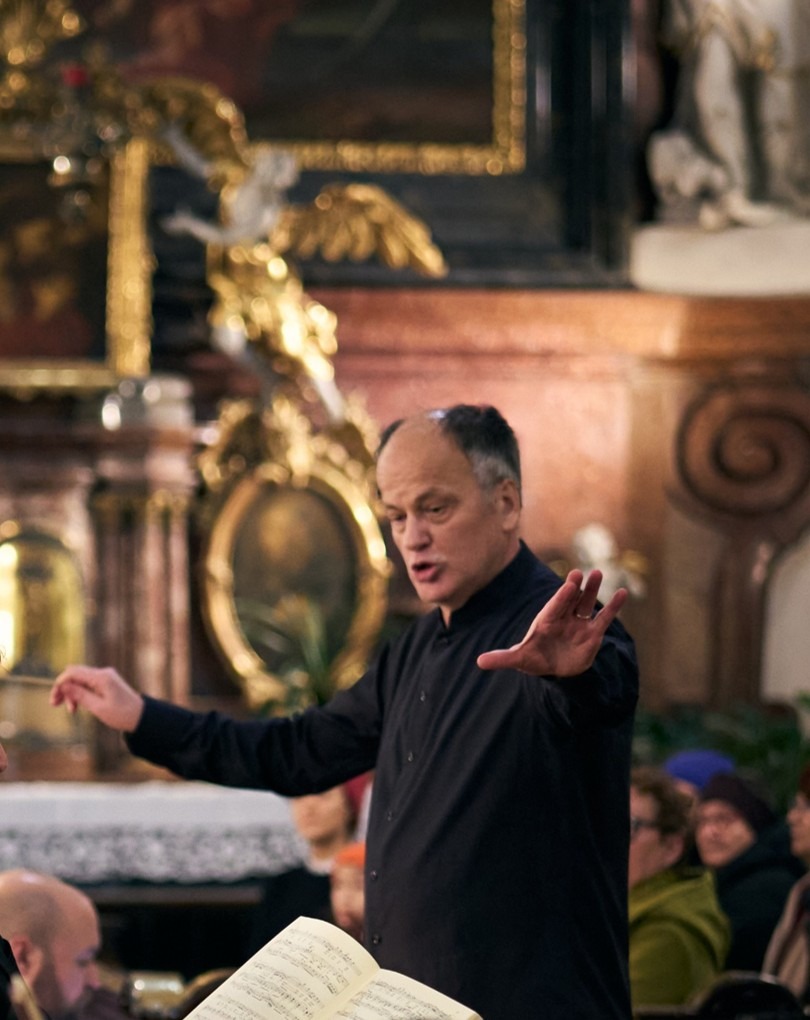 Prof. Antal Barnás dirigiert